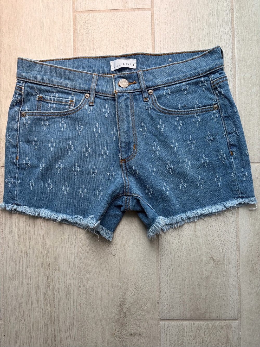 NWOT LOFT Medium Blue Distressed 5-Pocket Denim Frayed Hem Shorts - Size 27